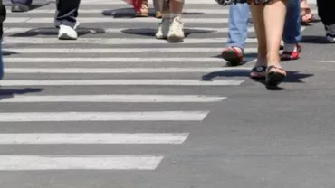 Noul Cod Rutier bagă frica în români: Toți pietonii pot fi amendați cu sume între 290 și 435 de lei... Tu ai făcut asta în trafic?