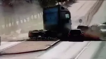 GROAZNIC ACCIDENT! Patru mașini, SPULBERATE de un camion. Bilanțul VICTIMELOR (VIDEO)