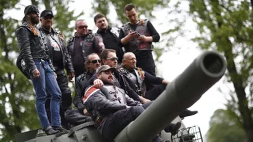 Rusia atrage TINERII REBELI din UE! Ce tehnici foloseşte pentru a-i ademeni (VIDEO, FOTO)