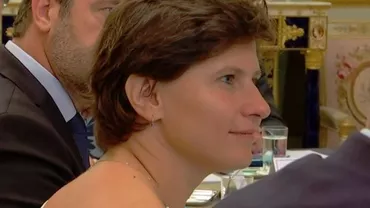 Cum a întâmpinat-o EMMANUEL MACRON pe românca desemnată la conducerea MINISTERULUI SPORTURILOR (VIDEO)