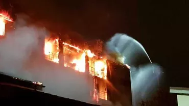 Incendiu puternic în Capitală: Un bloc cu 50 de apartamente a ARS ca o torţă! Bilanţul VICTIMELOR (VIDEO)