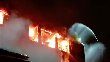 Incendiu într-un bloc din București. O femeie s-a stins din viață