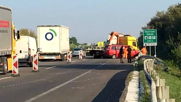 Microbuz plin cu români, SPULBERAT de un TIR pe o autostradă din Slovacia. BILANȚUL VICTIMELOR (FOTO)