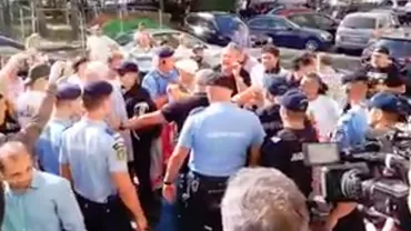 Tensiuni puternice la Parchetul General: Protestatarii rezist s-au îmbrâncit cu jandarmii (VIDEO)