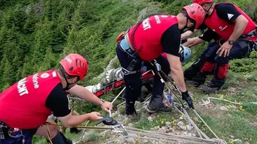 ALERTĂ pe munte: Salvamontiștii intervin pentru salvarea a doi turiști. Starea lor e CRITICĂ