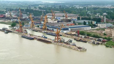 Muncitori VIETNAMEZI pe Șantierul Naval Brăila: În România a dispărut respectul faţă de muncă
