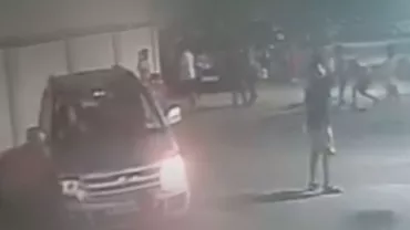 Scene ULUITOARE: Copil călcat de mașină, s-a ridicat de jos ca şi cum nu s-ar fi întâmplat nimic (VIDEO)