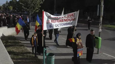 HALUCINANT! Un preot din Neamţ îi ameninţă pe cei care boicotează referendumul că nu-i va mai împărtăşi (FOTO)