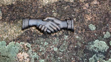 DEZVĂLUIRILE UNUI ÎNALT PRELAT: 'Clerul a făcut ALIANŢĂ cu politicienii!'