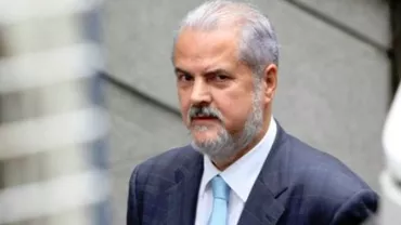 Adrian Năstase, în război cu serialul Las Fierbinţi: Balegă de elefant întărită ca materie primă