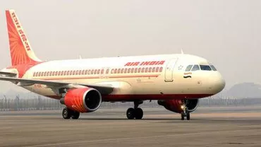 Panică pe aeroport! O stewardesă a căzut din avion