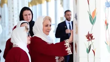Viorica Dăncilă, îmbrăcată în haine islamice, a vizitat Moscheea Sheikh Zayed din Abu Dhabi (VIDEO)