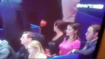 ''La fel de slab ca la Simona''. Doi comentatori ungari au uitat microfonul deschis într-o pauză a meciului Federer-Copil: ''Silicoane'' / ''Nu cred, dar... '' (VIDEO)