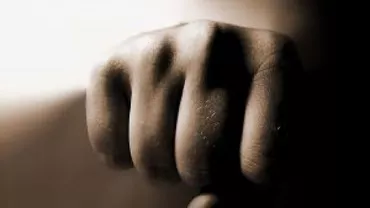 POLITICIAN român BĂTUT măr în plină stradă! DETALII ȘOCANTE