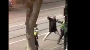 Atac în Melbourne: Un bărbat a înjunghiat mai multe persoane (VIDEO)