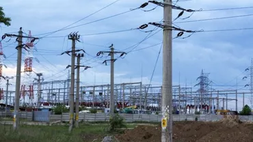 TRAGEDIE în Brăila: Un bărbat a fost găsit în zorii zilei SPÂNZURAT de un stâlp de electricitate