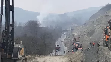 Mai avem de aşteptat! O nouă AMÂNARE pentru Autostrada Lugoj-Deva, după ce terenul a început să o ia la vale... (FOTO, VIDEO)