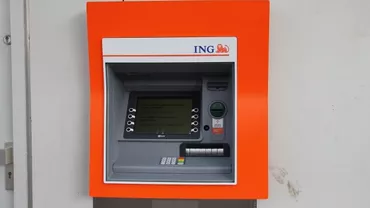 Noi probleme la ING Bank: Clienţii au rămas cu cardurile BLOCATE în terminale. Anunţul băncii (FOTO)