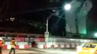 ȘOCANT! O clădire cu 12 etaje s-a prăbușit peste o șosea, în Rusia (VIDEO)