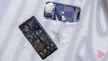 Îndrăznește să crezi: S-a inventat UMBRELA PENTRU SMARTPHONE! (FOTO)