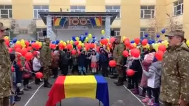 VIRAL! Micii patroţi revin: Copiii din Piteşti, un nou HIT alături de elevii militari de la “ Mihai Viteazul” (VIDEO)