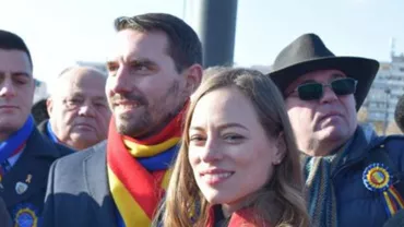 Principele Nicolae și soția sa, sărbătoresc Centenarul Marii uniri la Alba Iulia. Oamenii s-au înghesuit să se fotografieze cu nepotul Regelui Mihai I (FOTO, VIDEO)