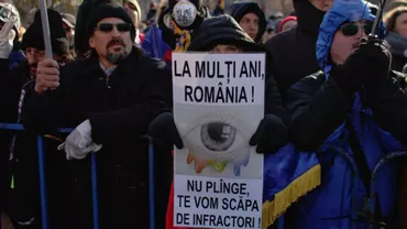Parada de la Arcul de Triumf s-a încheiat. Iohannis, Dăncilă, Dragnea şi Tăriceanu au fost în tribuna oficială / Efectivele Jandarmeriei, huiduite (VIDEO, FOTO)