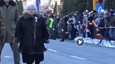 'Prefectureasa' Soroceanu, alias Dăncilă de Neamț, defilând de Centenar: 'Are mama o fetiță cât un tanc rusesc' (VIDEO)