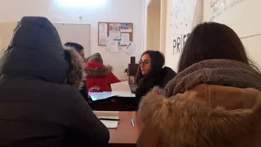 Elevi cu geci şi mănuşi la ore, la un colegiu din Focșani. PSD, ocupat să pună TAXĂ pe centralele termice de apartament