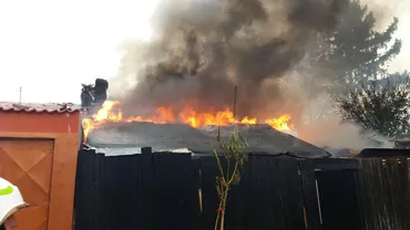 INCENDIU DEVASTATOR în București! Mai multe CASE din Sectorul 1 au luat FOC (VIDEO)