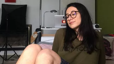 Nu s-a mai epilat de luni de zile! O vloggeriţă română stârnește controverse pe Internet: 'Aleg să fiu femeie liberă' / 'Mie îmi provoacă silă, scârbă, milă...' (FOTO)