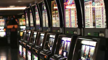 HALUCINANT! Două călugărițe au furat banii unei școli și au mers la jocuri de noroc