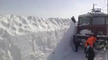 Haos pe calea ferată: Numeroase trenuri cu sute de călători au rămas blocate. Întârzieri de sute de minute (VIDEO)