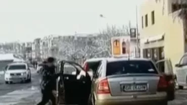 Scene halucinante în Giurgiu: Şofer atacat cu sabia în plină stradă (VIDEO)