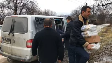 Sprijin pentru românii de peste Prut înainte de intrarea în nou an! Liderii PMP le-au oferit daruri oamenilor nevoiași. (VIDEO)