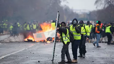 HAOS în Franța! ''Vestele galbene'' pregătesc o REVOLTĂ națională ARMATĂ
