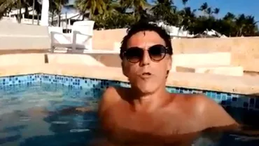 Cine este PRIMARUL care le-a făcut urări contribuabililor DIN PISCINĂ: 'O sole mio' (VIDEO)