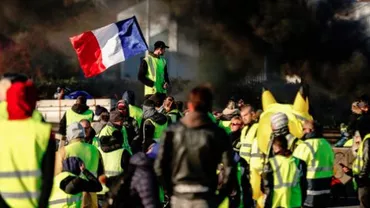 Vestele galbene continuă protestele în Paris: Noi ciocniri violente cu forţele de ordine