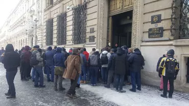 Românii s-au înghesuit să cumpere MONEDELE lansate de BNR pentru a marca preluarea preşedinţiei Consiliului UE