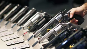 SUA: Democraţii au prezentat o lege care înăsprește controlul asupra vânzărilor de arme de foc
