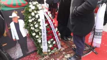 O coroană de flori din partea PREMIERULUI DĂNCILĂ, la înmormântarea BULIBAȘEI VARGA. Din AVION s-au aruncat confetti, pomana a fost pe ritm de manele! (VIDEO, FOTO)