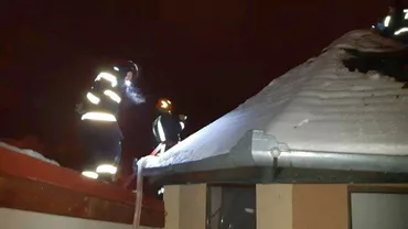 Acoperișul unui restaurant a luat foc, cu zeci de oameni înăuntru