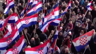 Vârsta de PENSIONARE este SCHIMBATĂ OFICIAL: REVOLTĂ fără precedent, toți pensionarii sunt în stradă... PROTESTE MASIVE care pot dărâma Guvernul