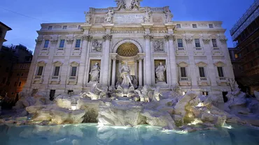 Banii ARUNCAȚI în Fontana di Trevi, motiv de CONFLICT între Primăria Romei şi Biserica Romano-Catolică