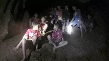 Incredibil cum au fost salvați cei 12 băieţi din peştera din Thailanda: Au fost drogaţi și încătuşaţi. Nu reușeau să înoate prin apele tulburi (FOTO)