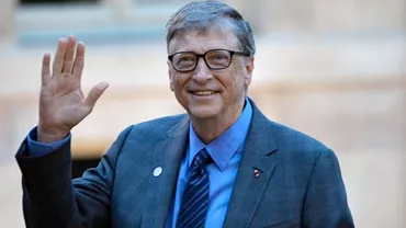DE NECREZUT! Bill Gates a fost surprins așteptând la coadă să-și cumpere burgeri (FOTO)