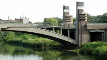 CLIPE DE GROAZĂ în Belgia! Un pod s-a PRĂBUŞIT pe cel mai tranzitat canal maritim (FOTO)
