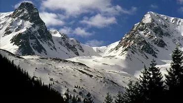 Trei turişti s-au RĂTĂCIT în Masivul Făgăraş şi au cerut ajutor din cauza EPUIZĂRII fizice