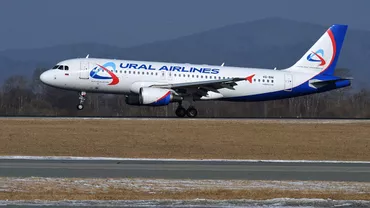 Un avion a aterizat de URGENȚĂ după ce pasagerii au fost loviți de o 'boala misterioasă'. 'Aveau pupilele mult dilatate' (VIDEO)