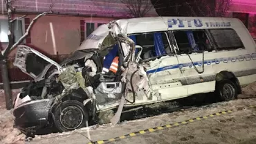 Un microbuz PLIN cu pasageri a fost STRIVIT de un TIR, în Arad. Numărul VICTIMELOR (FOTO)